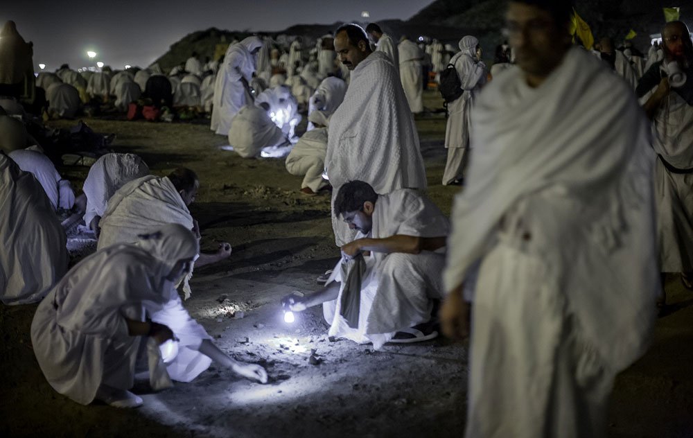 Pilgrims spend a night under the open sky 